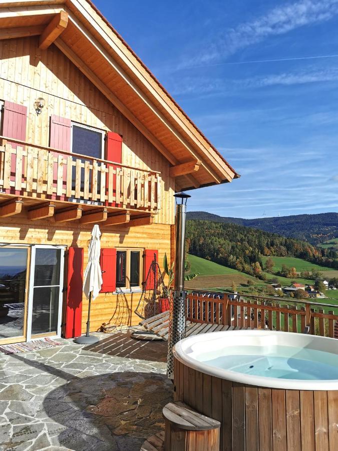 Bergchalet Am Waldrand - Pool, Sauna & Kamin Pöllauberg Exteriör bild